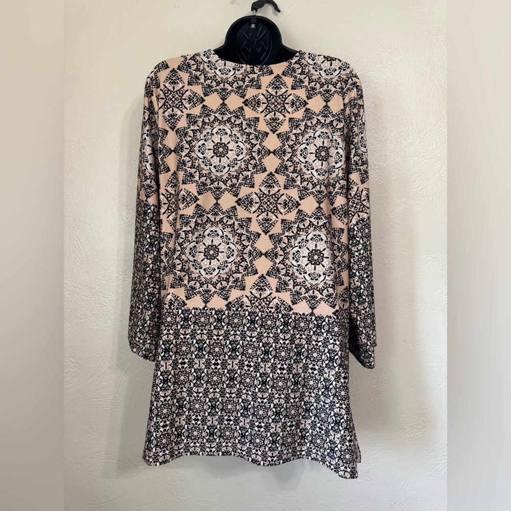 Black-Trim Beige & Black Printed V-Neck Tunic 0532 - Picture 5 of 7